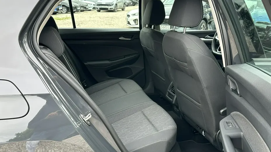 VOLKSWAGEN Golf -