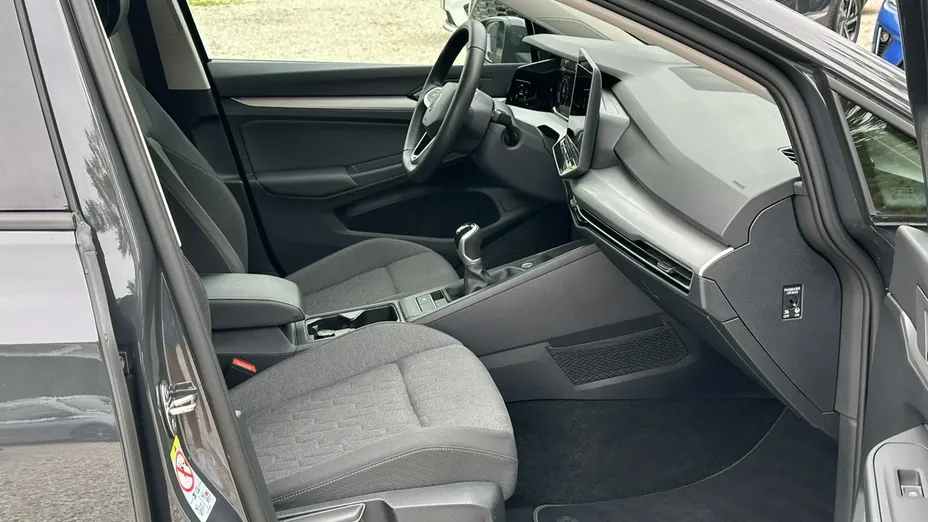 VOLKSWAGEN Golf -