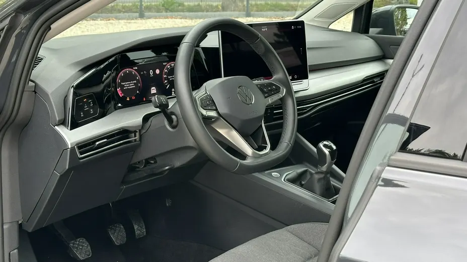 VOLKSWAGEN Golf -