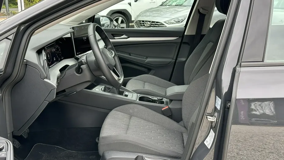 VOLKSWAGEN Golf -