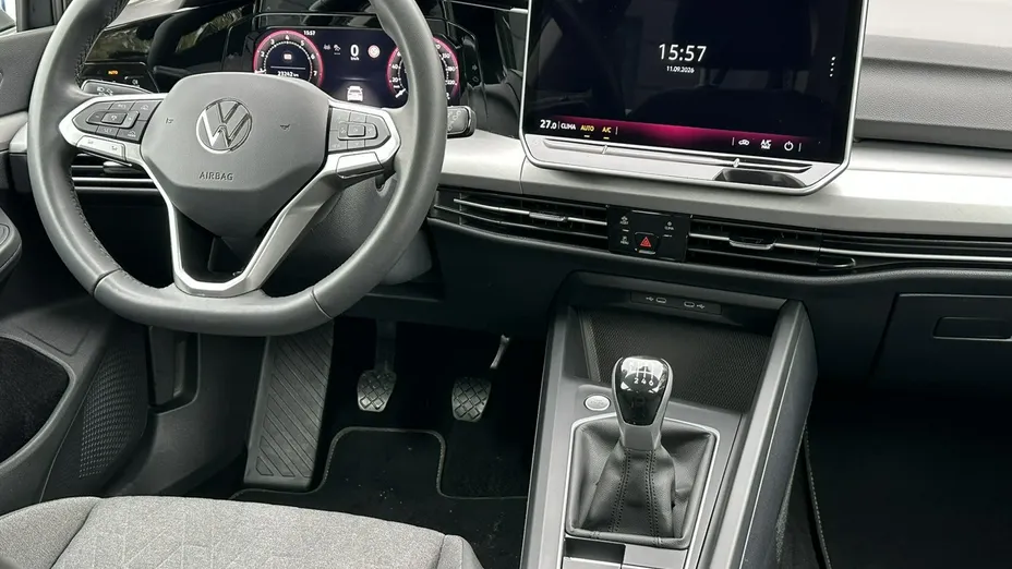 VOLKSWAGEN Golf -