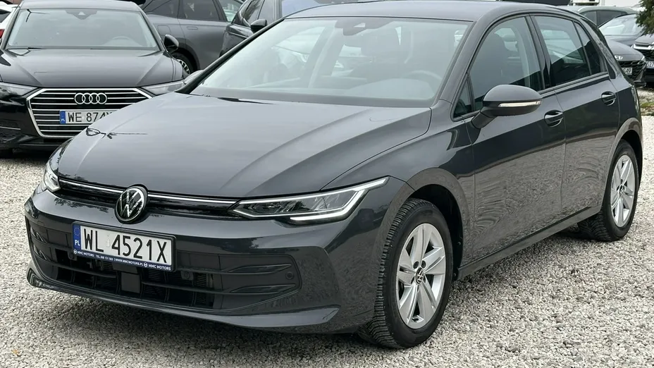 VOLKSWAGEN Golf -