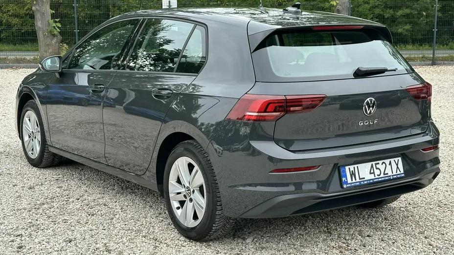 VOLKSWAGEN Golf -