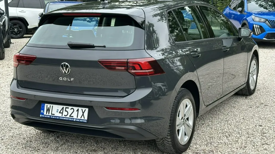 VOLKSWAGEN Golf -
