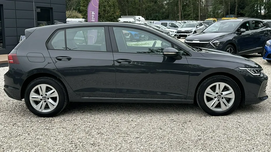 VOLKSWAGEN Golf -