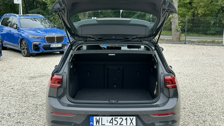 VOLKSWAGEN Golf -
