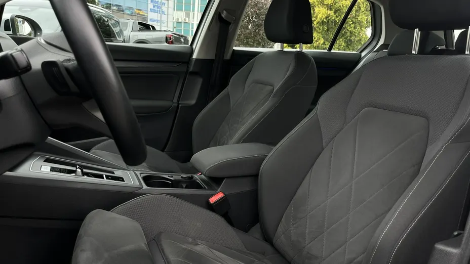 VOLKSWAGEN Golf -