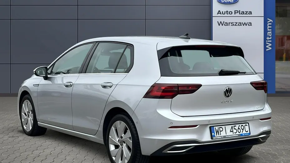 VOLKSWAGEN Golf -