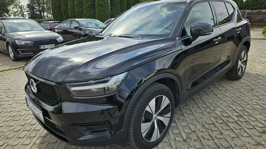 VOLVO XC40 -