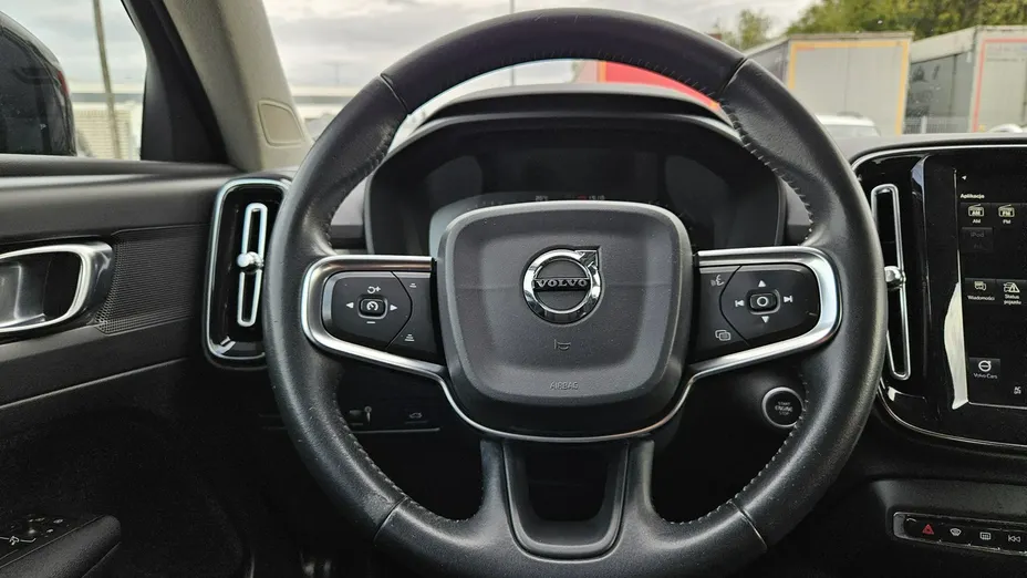 VOLVO XC40 -