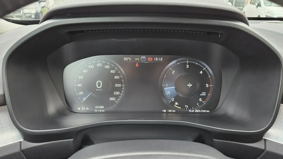 VOLVO XC40 -