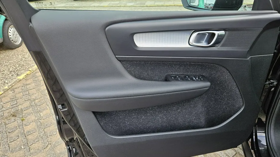 VOLVO XC40 -