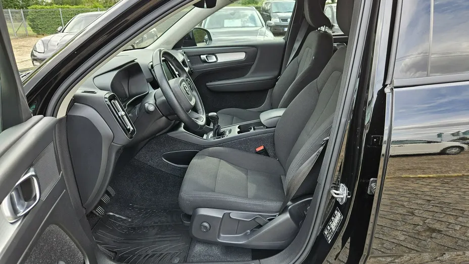 VOLVO XC40 -