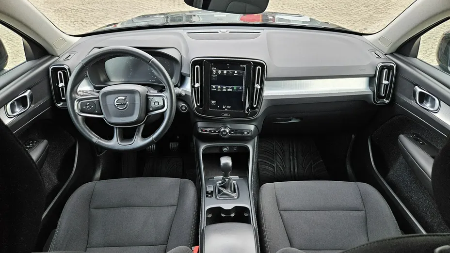 VOLVO XC40 -