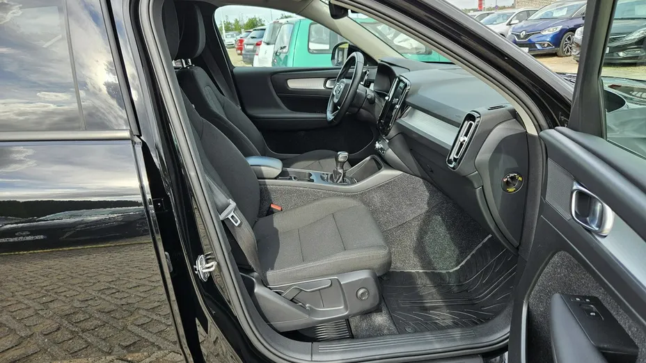 VOLVO XC40 -