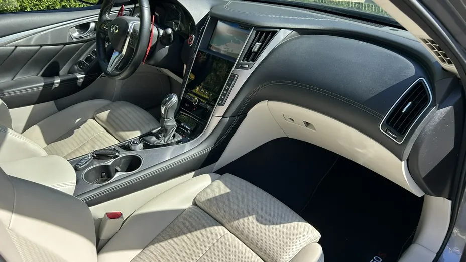INFINITI Q50 -