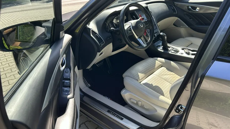 INFINITI Q50 -
