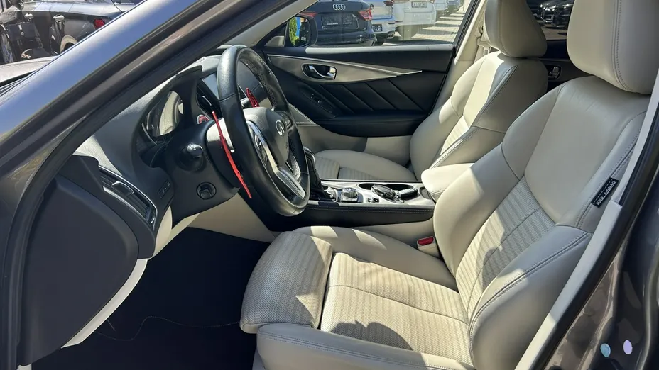 INFINITI Q50 -
