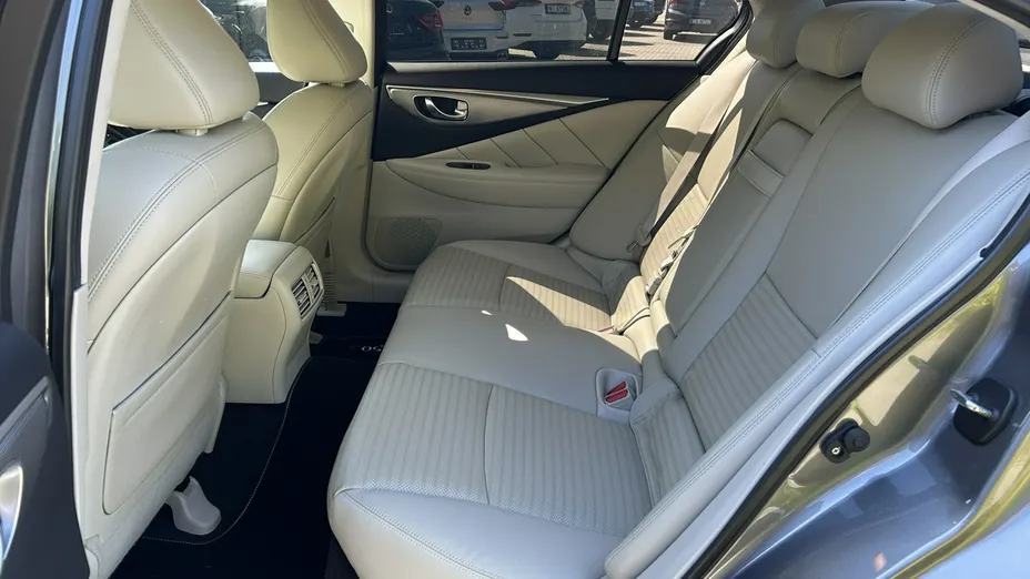 INFINITI Q50 -