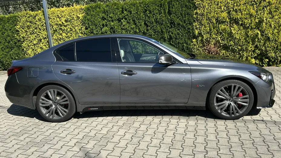 INFINITI Q50 -