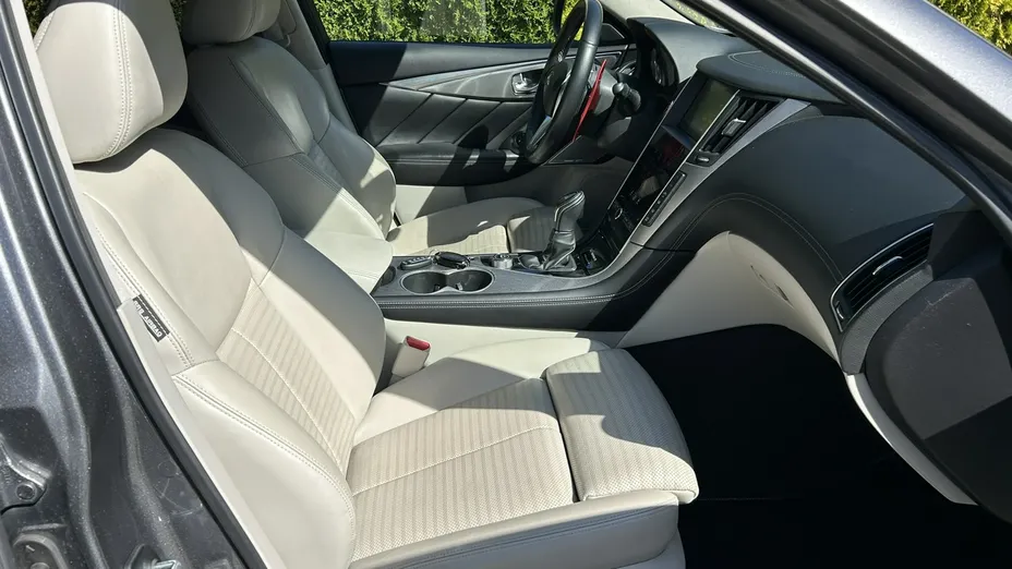 INFINITI Q50 -