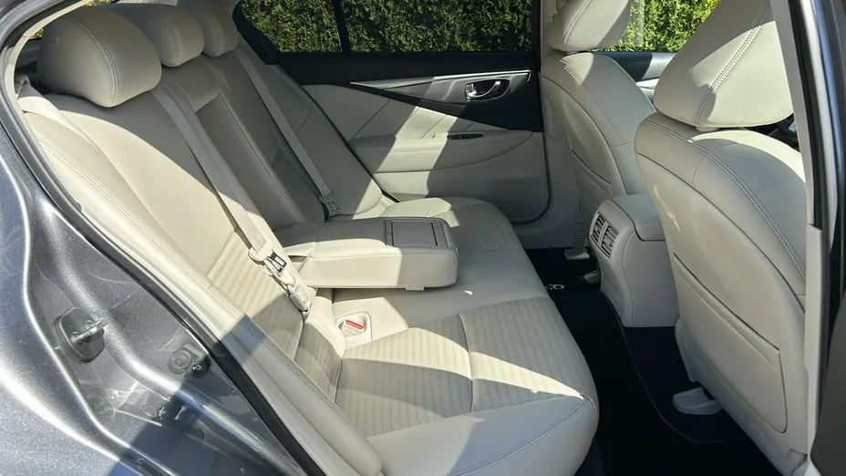 INFINITI Q50 -