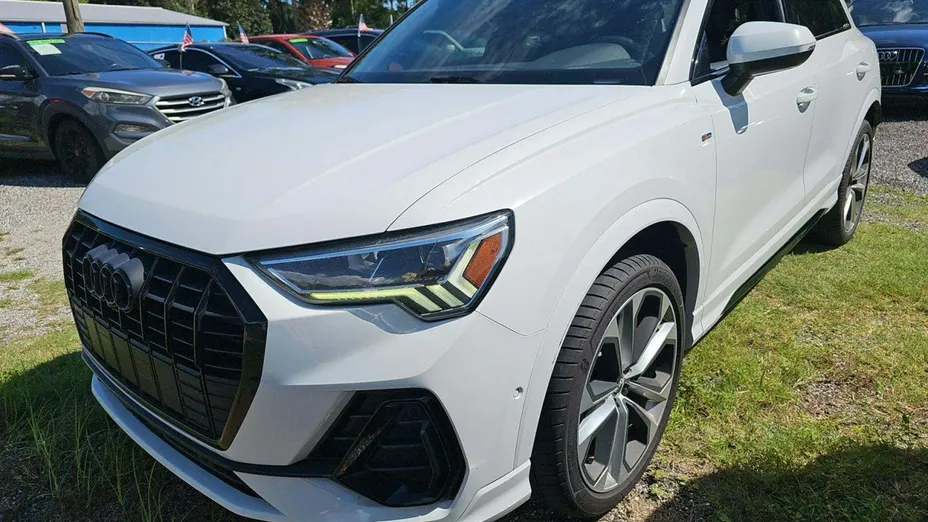 AUDI Q3 -
