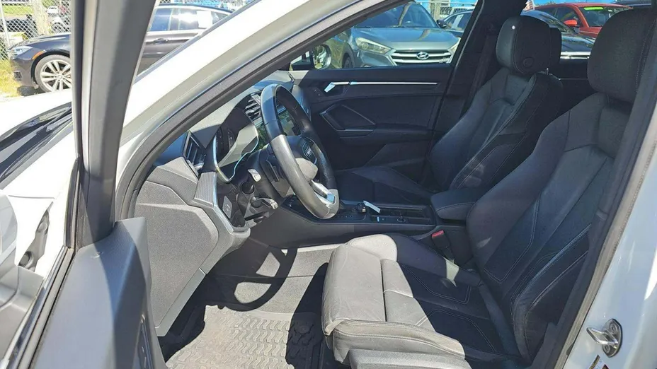 AUDI Q3 -