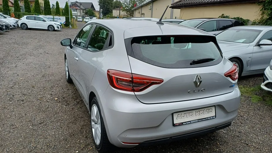 RENAULT Clio -