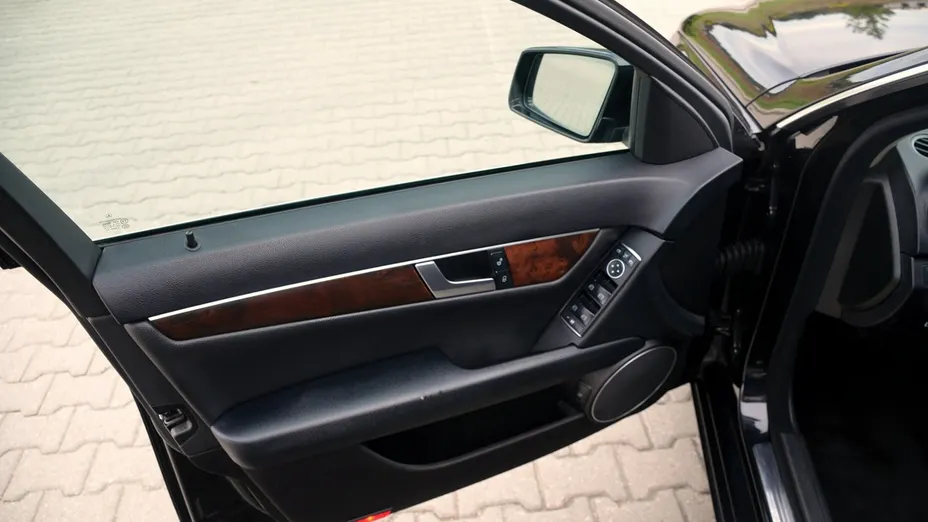 MERCEDES-BENZ C Klasa -