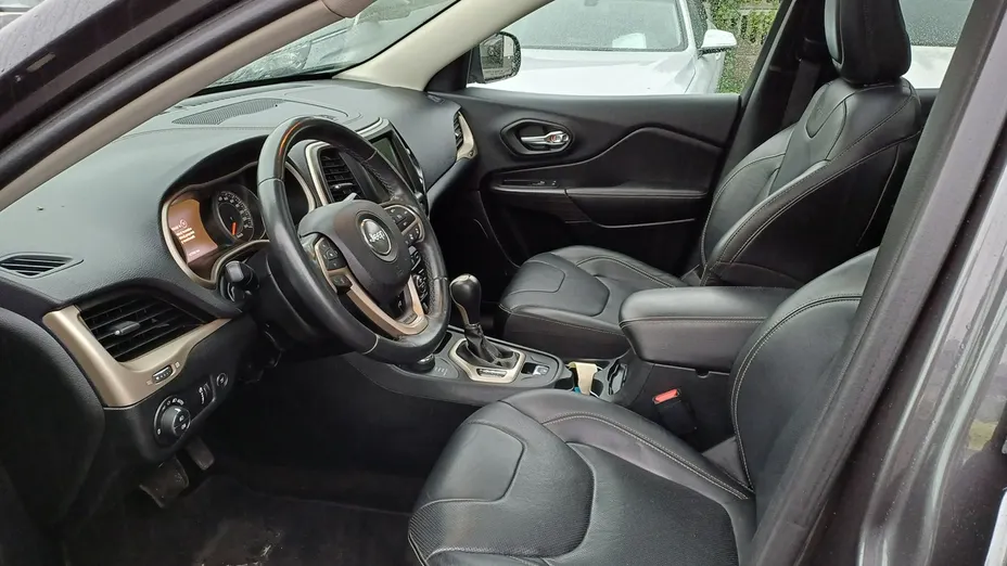 JEEP Cherokee -