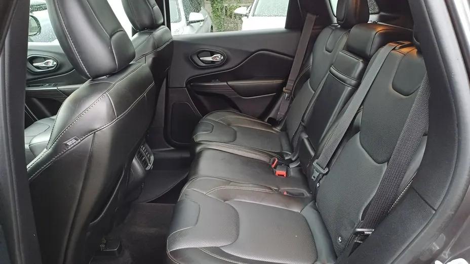 JEEP Cherokee -