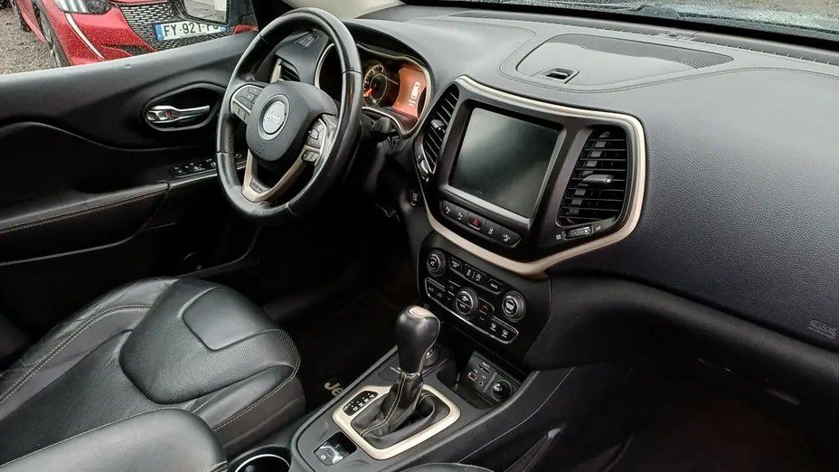 JEEP Cherokee -