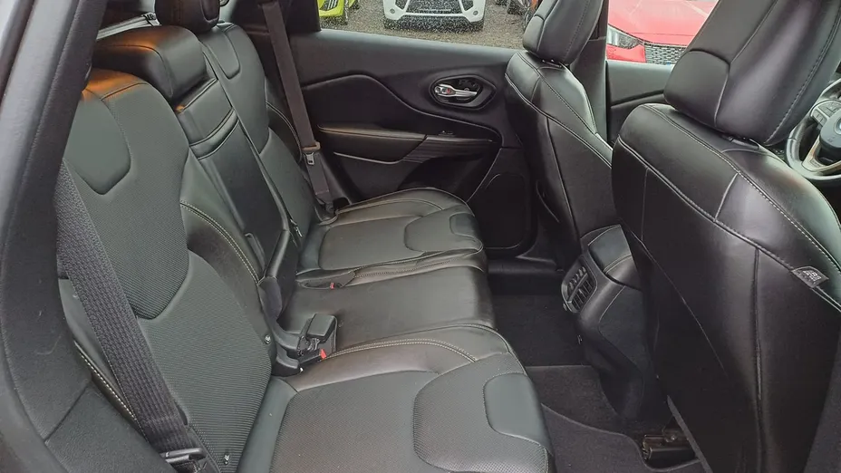 JEEP Cherokee -