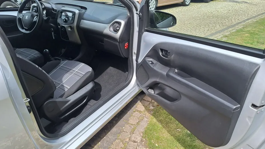 PEUGEOT 108 -
