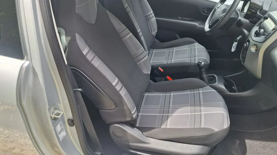 PEUGEOT 108 -