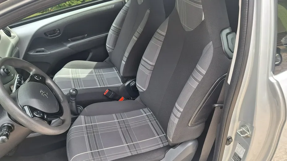 PEUGEOT 108 -