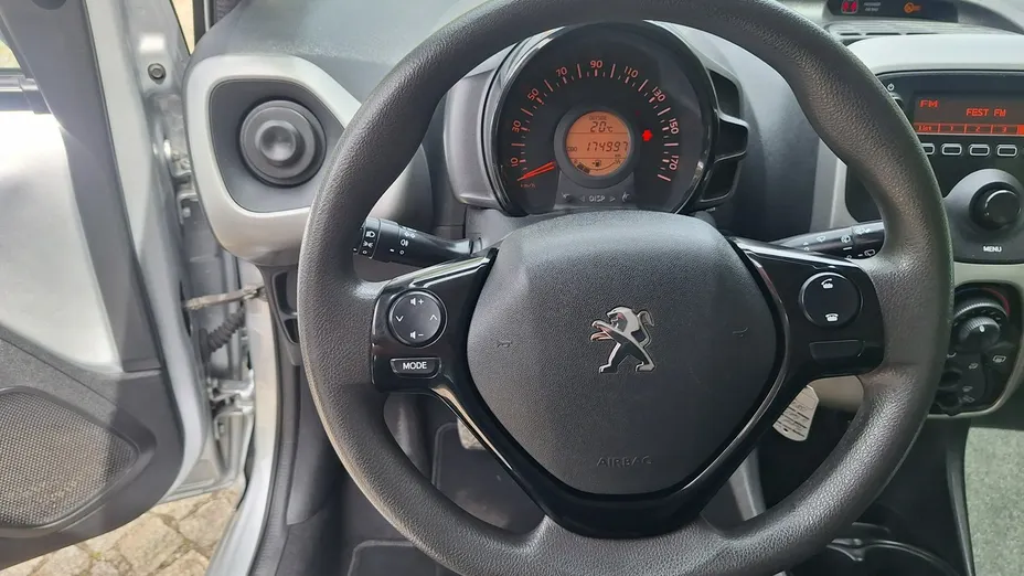 PEUGEOT 108 -