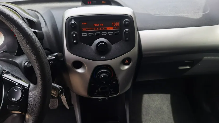 PEUGEOT 108 -