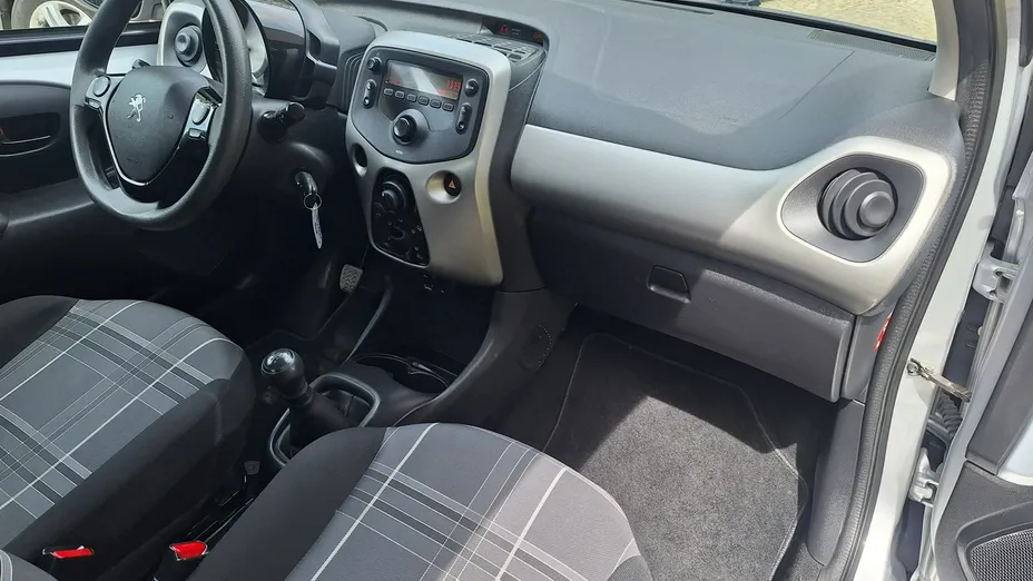PEUGEOT 108 -