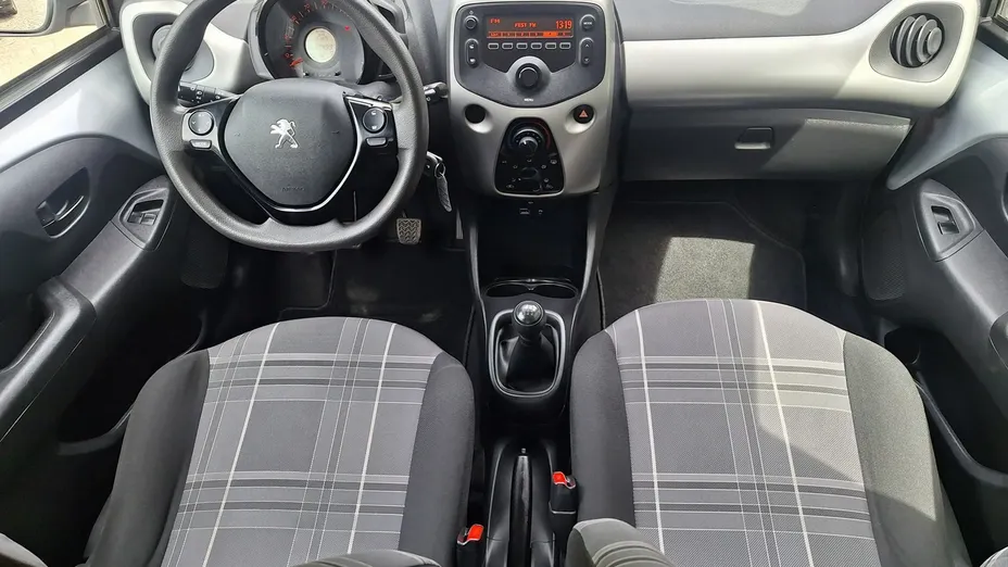PEUGEOT 108 -