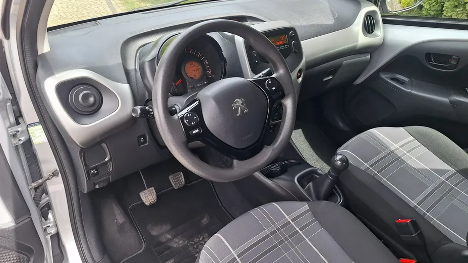 PEUGEOT 108 -