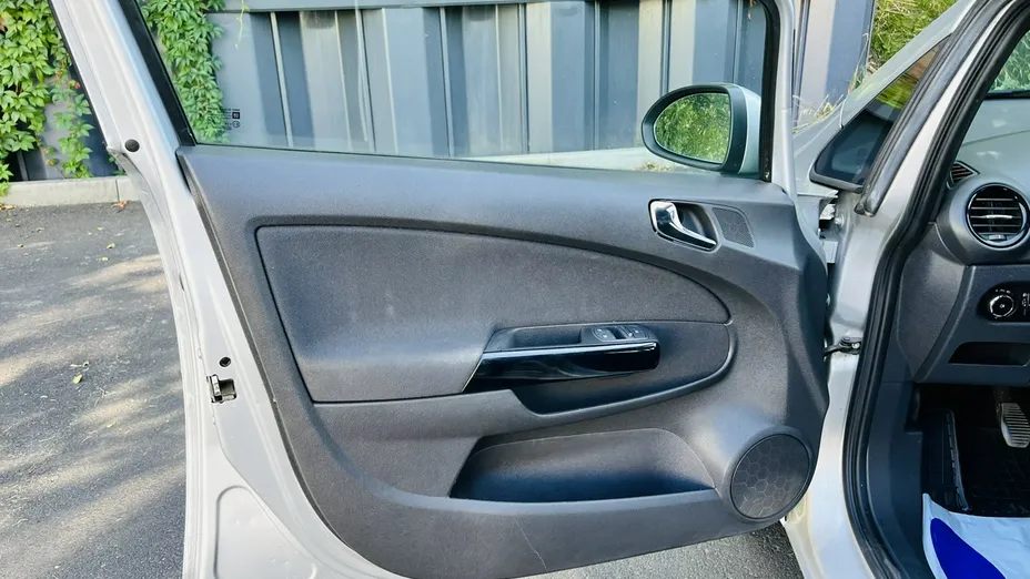 OPEL Corsa -
