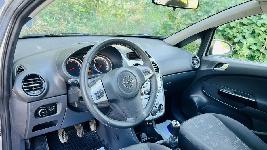 OPEL Corsa -
