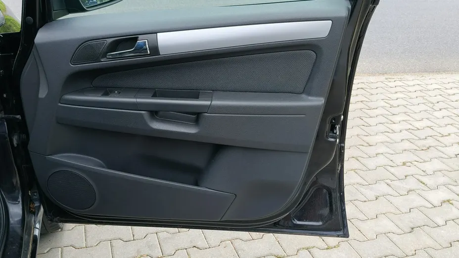 OPEL Zafira -