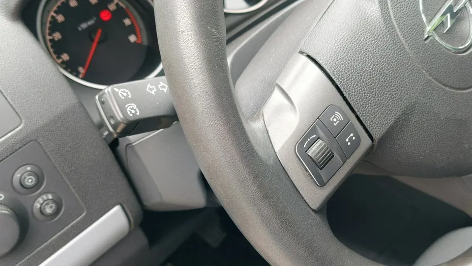 OPEL Zafira -