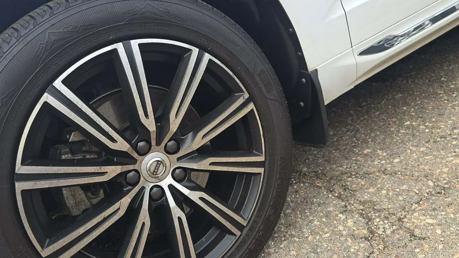 VOLVO XC60 -