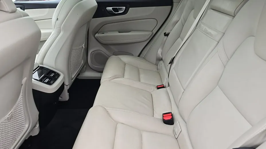 VOLVO XC60 -