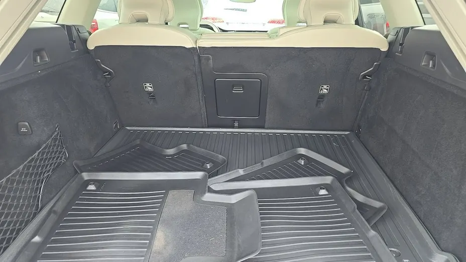 VOLVO XC60 -
