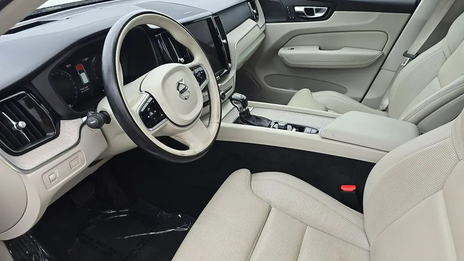 VOLVO XC60 -